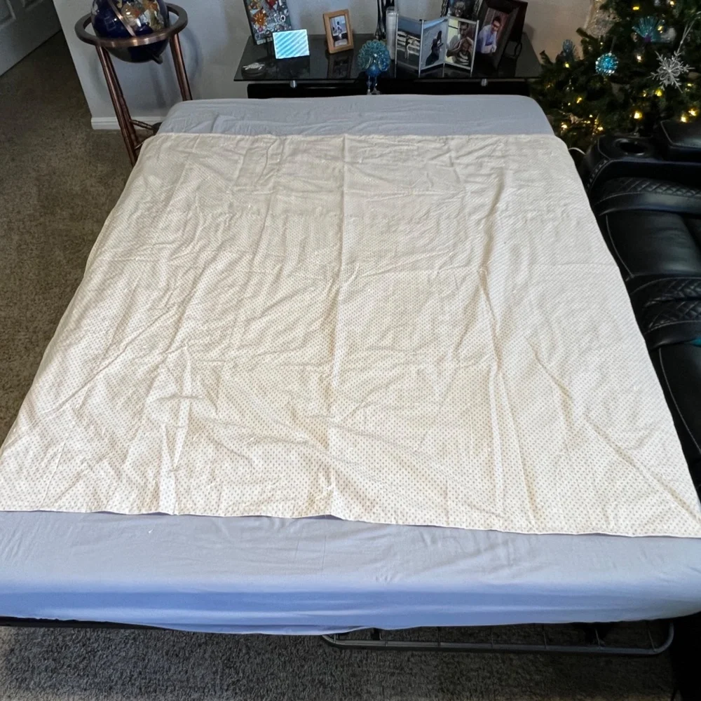 NWOT Pink Stars Hand Tied Quilt